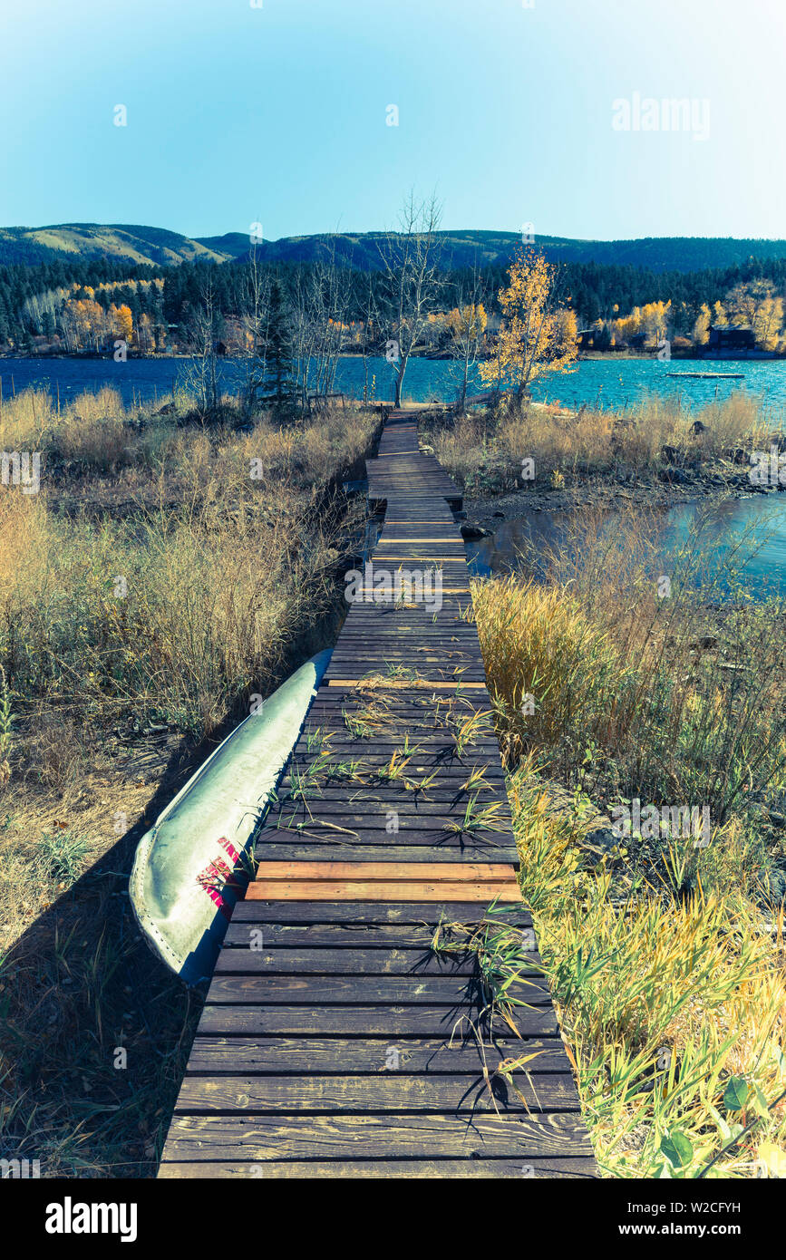 USA, Colorado, Animas River Valley north of Durango, Elektra Lake, Canoe and Boardwalk Stock Photo