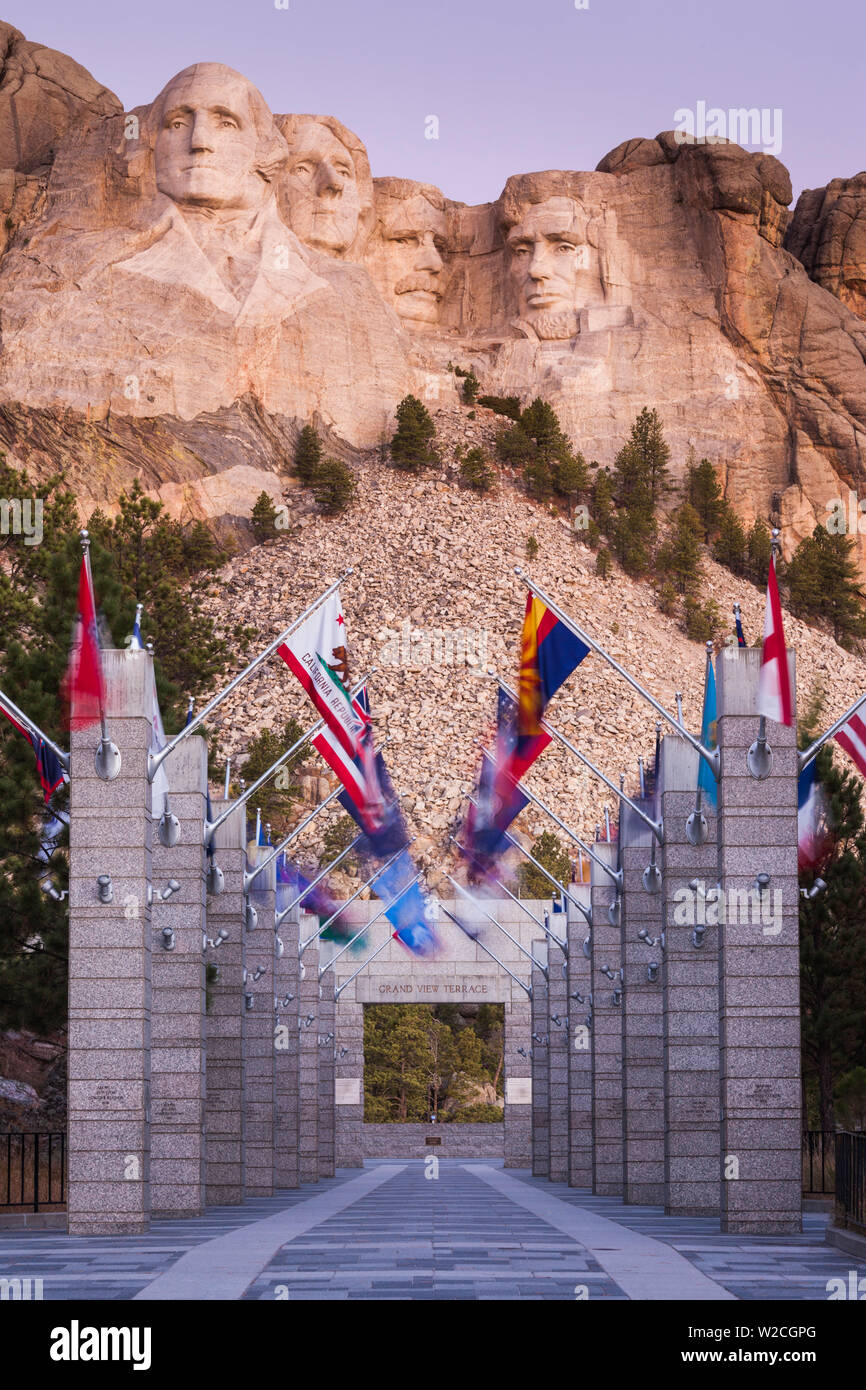 USA, South Dakota, Black Hills National Forest, Keystone, Mount Rushmore National Memorial and Avenue of Flags Stock Photo