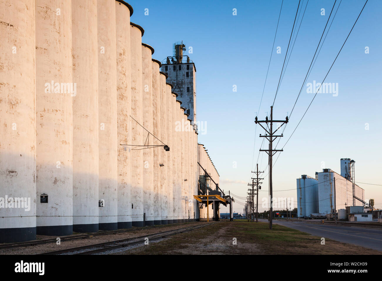 USA, Kansas, Hutchinson, grain elevator Stock Photo Alamy