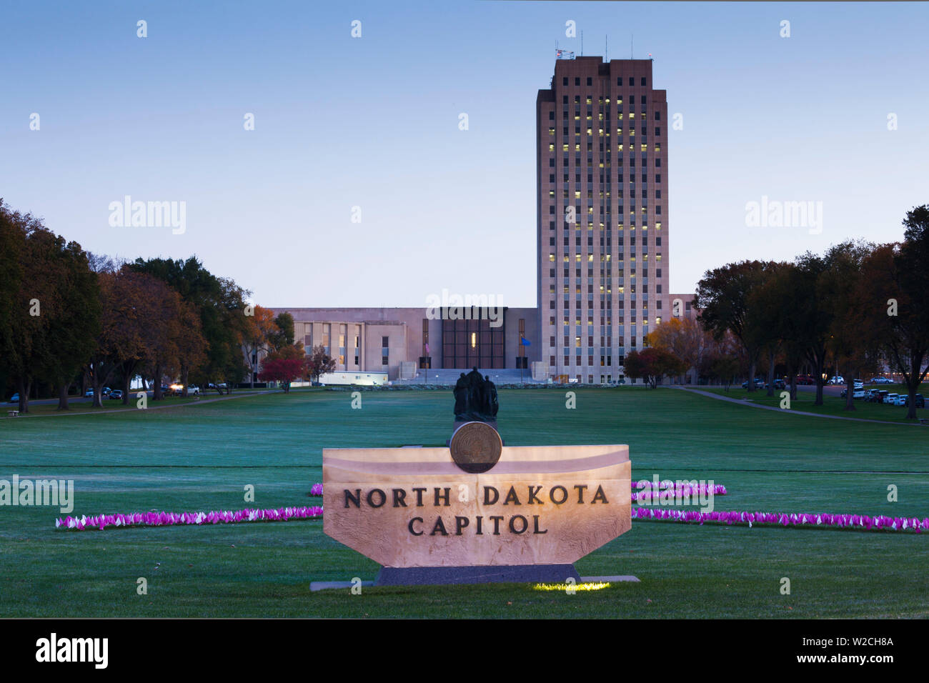 USA, North Dakota, Bismarck, North Dakota State Capitol dawn Stock Photo