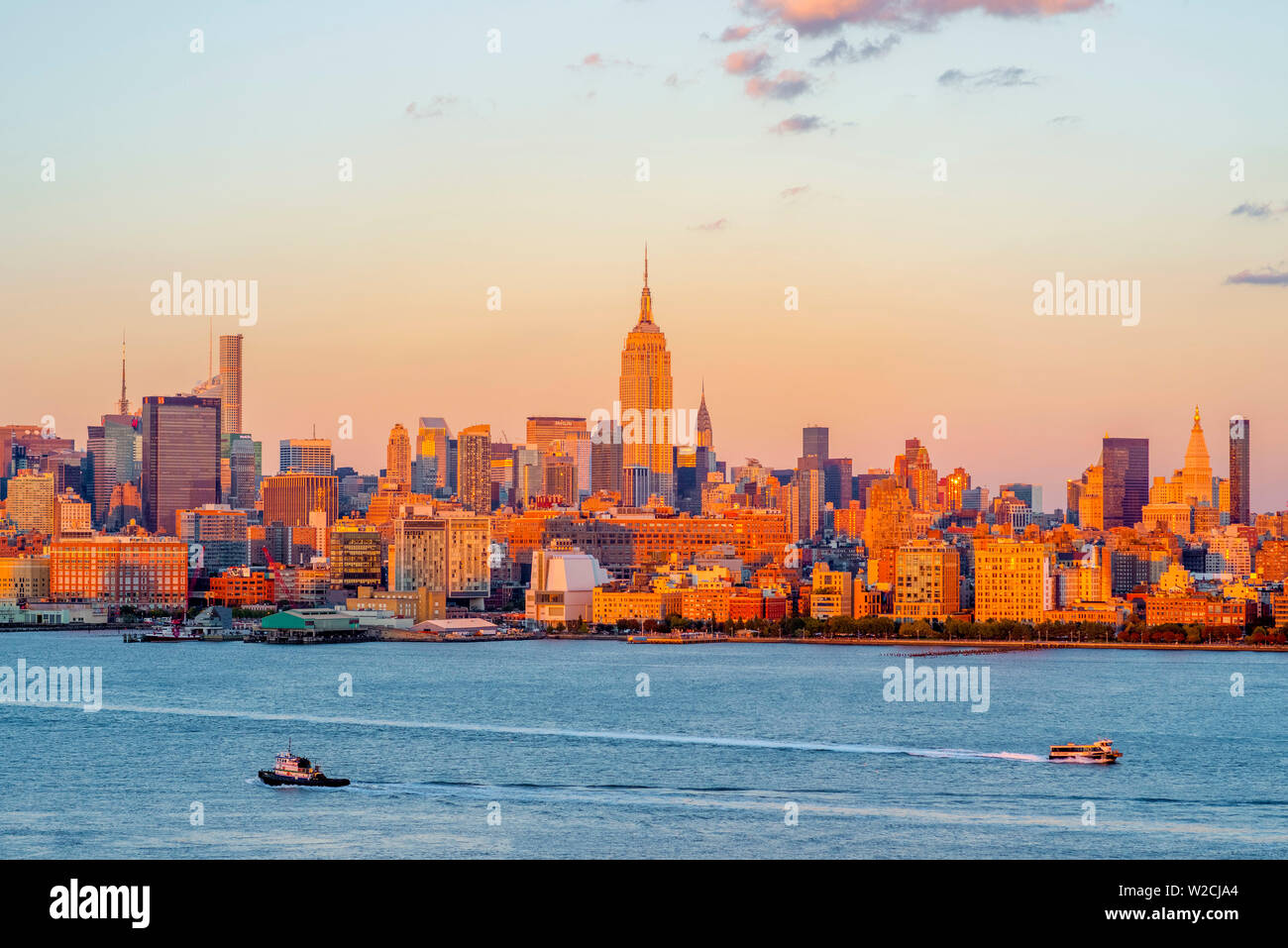 USA, New York, Manhattan, Midtown Manhattan and Empire State Building across Hudson River Stock Photo