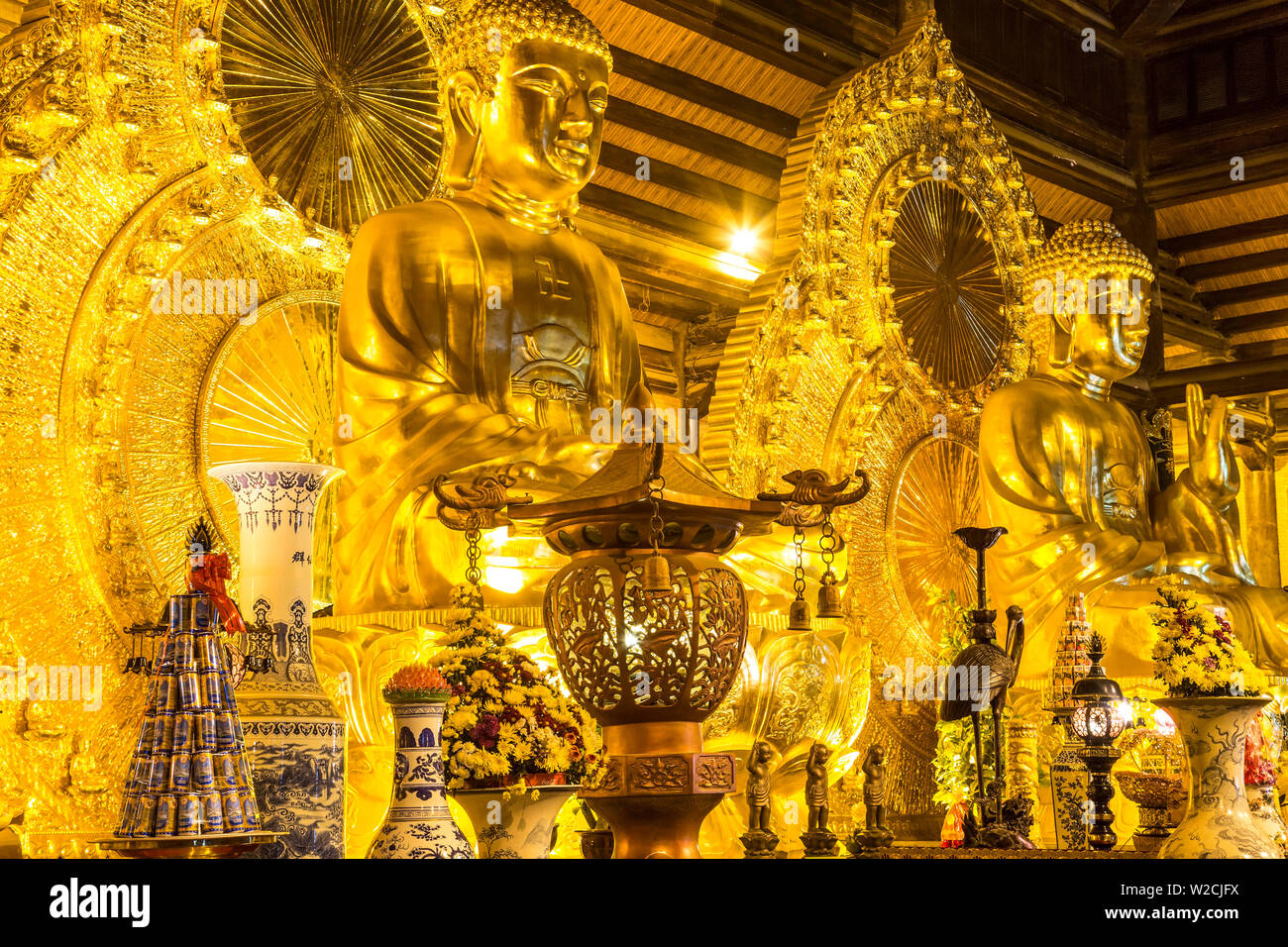 Gold buddha, Bai Dinh, Ninh Binh, nr Hanoi, Vietnam Stock Photo