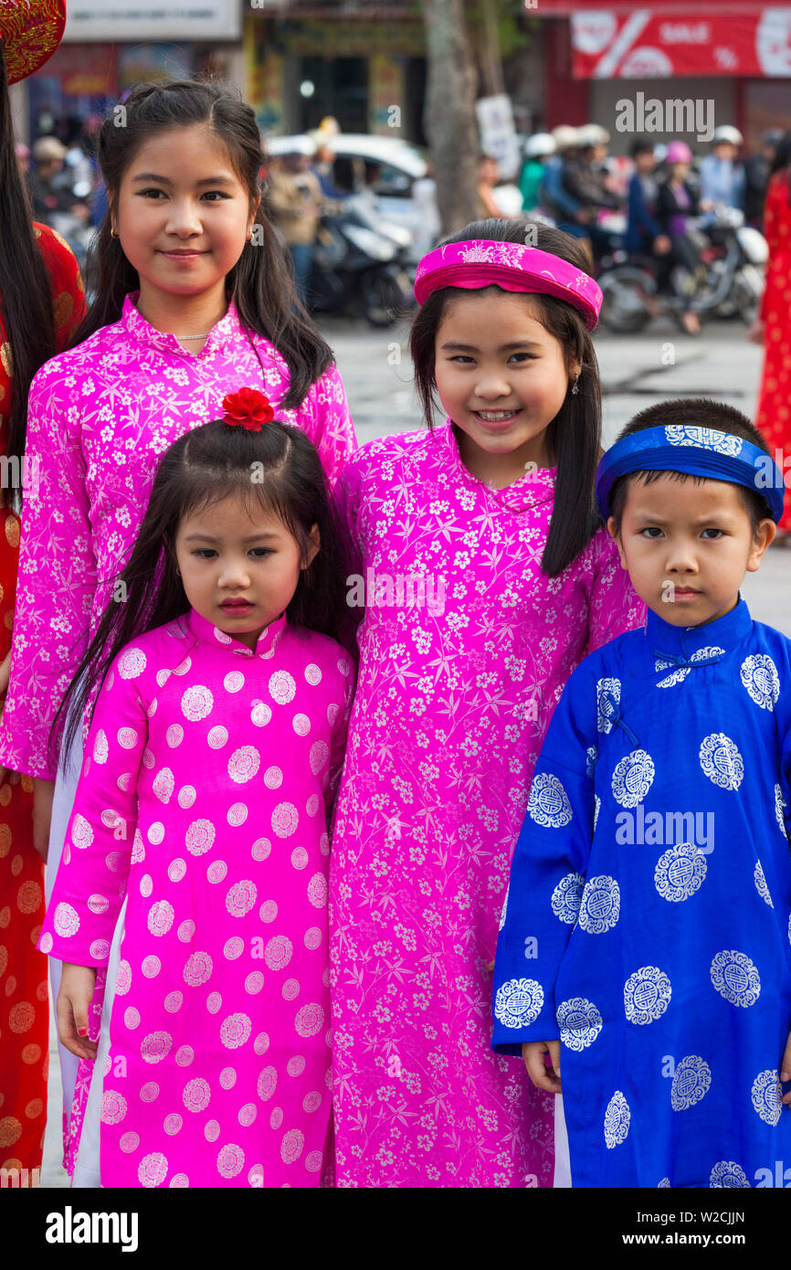 Vietnam, Haiphong, Tet Lunar New Year, family in traditional costume Stock Photo