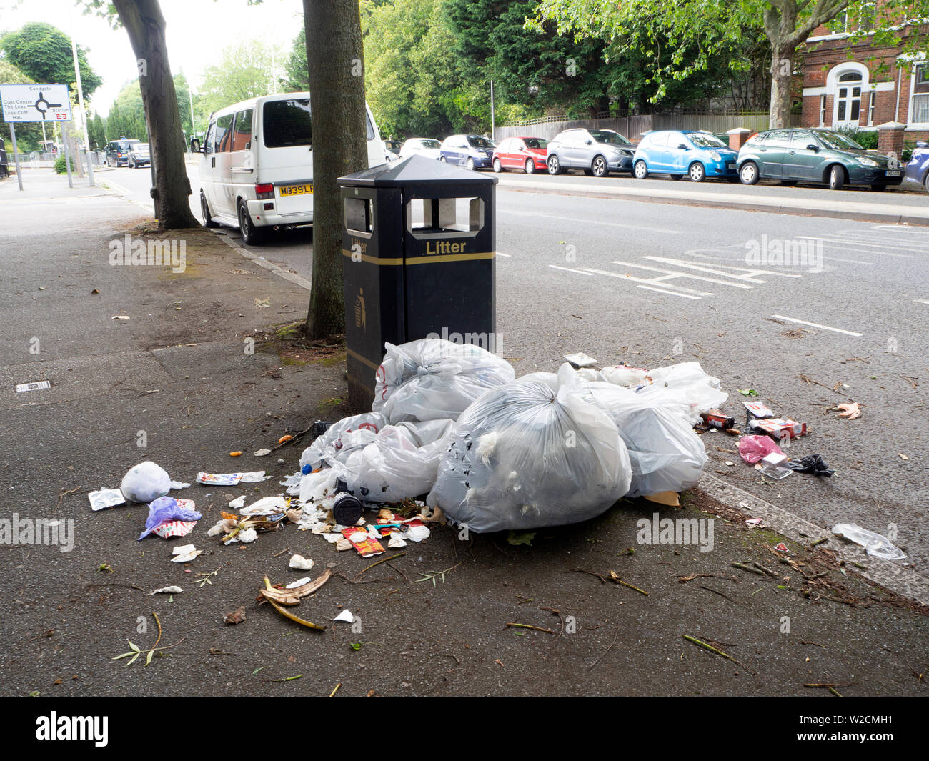 Waste bags black wheelie bin hi-res stock photography and images - Alamy