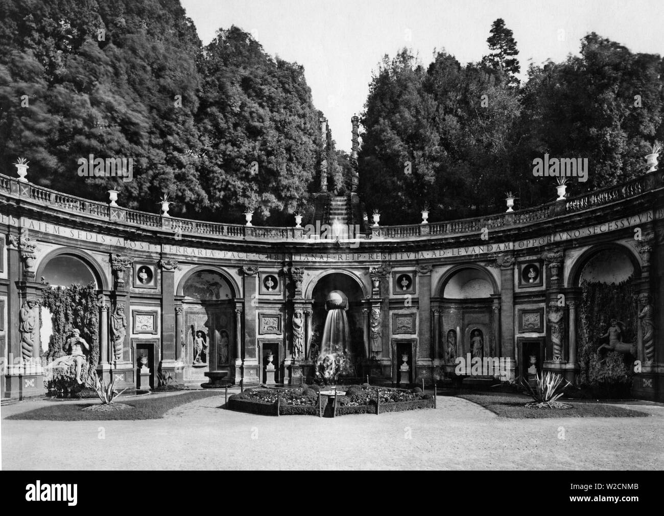 lazio, frascati, la fontana di atlante di villa aldobrandini, 1910-20 Stock Photo