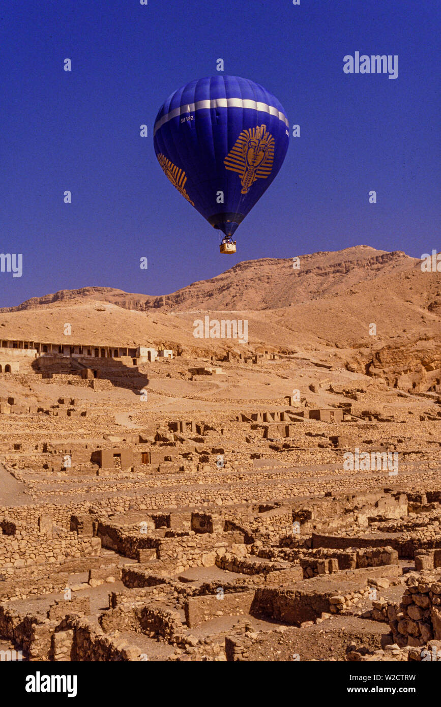 Egypt. Hot air ballooning over the Valley of the Kings, Luxor, Egypt. Photo: © Simon Grosset. Archive: Image digitised from an original transparency. Stock Photo