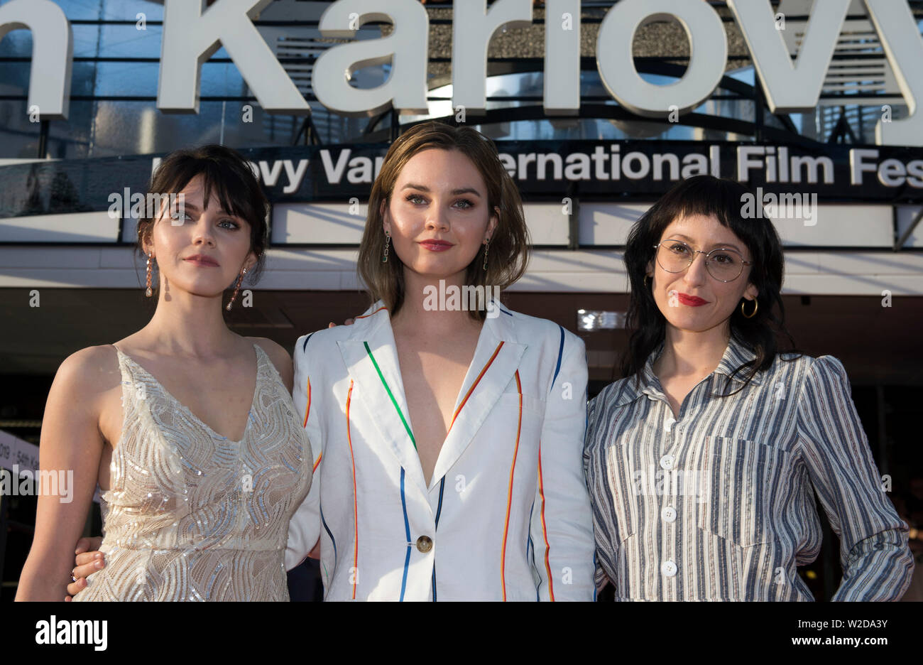 L-R Actresses Kara Hayward, Liana Liberato and director Martha Stephens