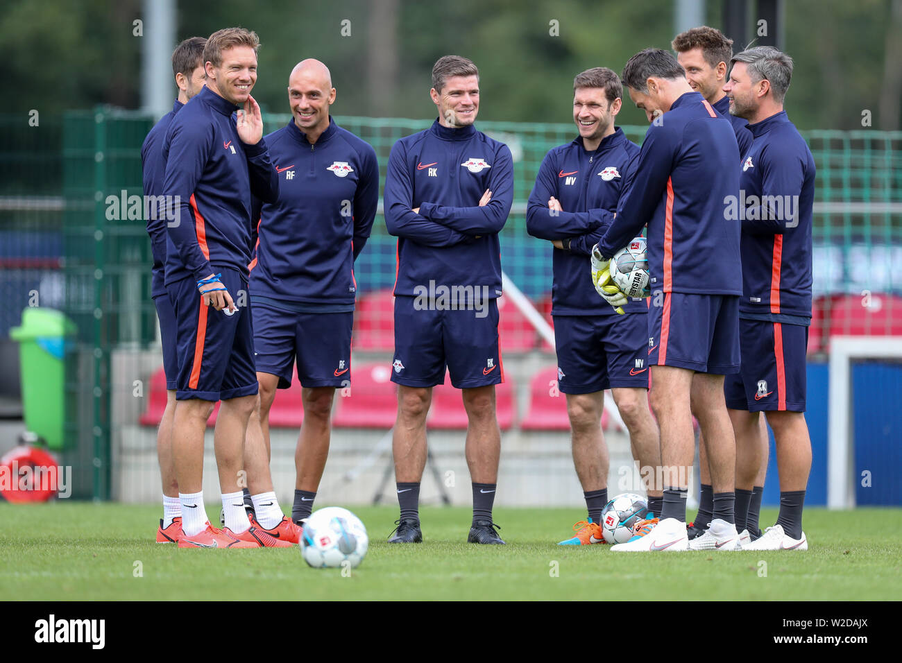 08 July 2019, Saxony, Leipzig: Soccer: Bundesliga, RB Leipzig. The new coach Julian Nagelsmann (2nd from left) and his trainer team Benjamin Glück, video analyst (l-r), Ruwen Faller, athletics coach, Robert Klauss, co-trainer, Moritz Volz, co-trainer, Daniel Behlau, athletics coach, Kai Kraft, athletics coach and Frederik Gössling, goalkeeper coach, are on the pitch after the first training session. Photo: Jan Woitas/dpa-Zentralbild/dpa - IMPORTANT NOTE: In accordance with the requirements of the DFL Deutsche Fußball Liga or the DFB Deutscher Fußball-Bund, it is prohibited to use or have used Stock Photo