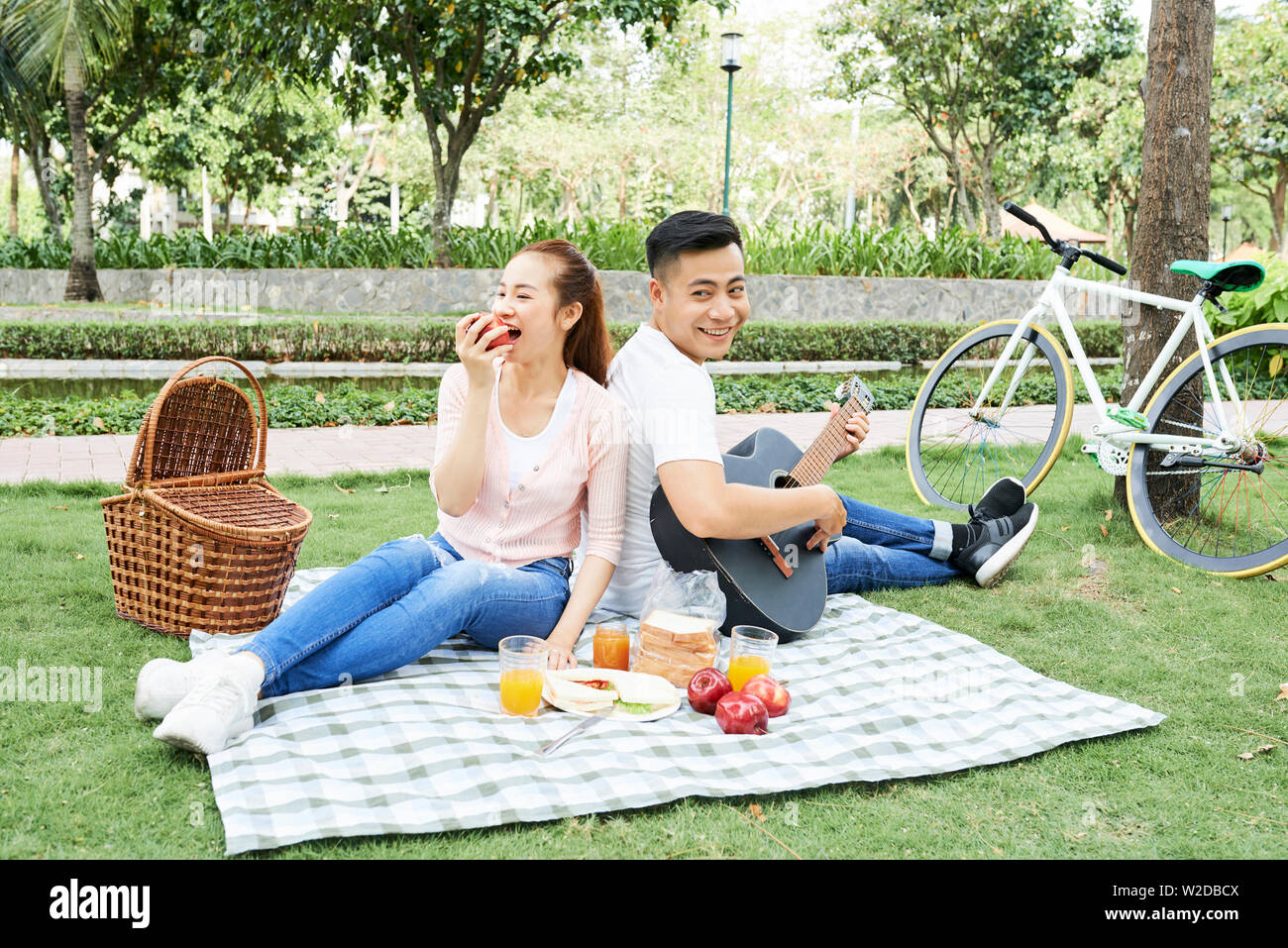 Asian family picnic fruit hi-res stock photography and images - Alamy