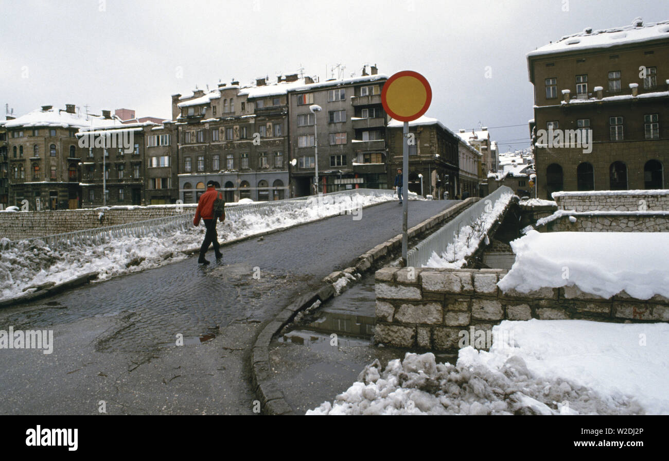 28th March 1993 During the Siege of Sarajevo: the Principov Bridge (known as the Latin Bridge). On the right is  the Museum of Sarajevo 1878–1918, the spot where the Bosnian Serb, Gavrilo Princip, assassinated Archduke Franz Ferdinand on 28th June 1914. Stock Photo