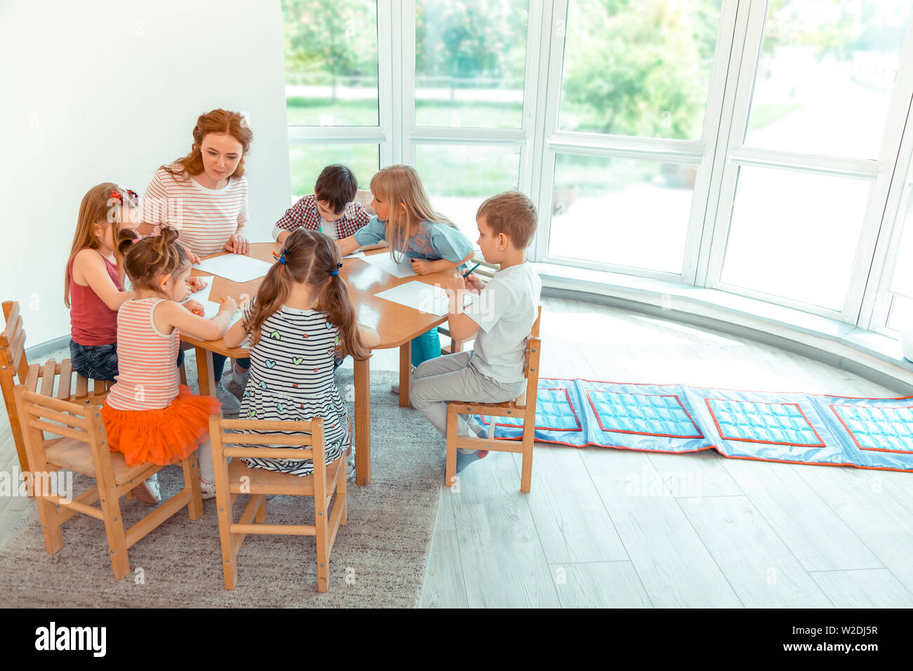 Kids Round Table Kids Round High Resolution Stock Photography And Images Alamy