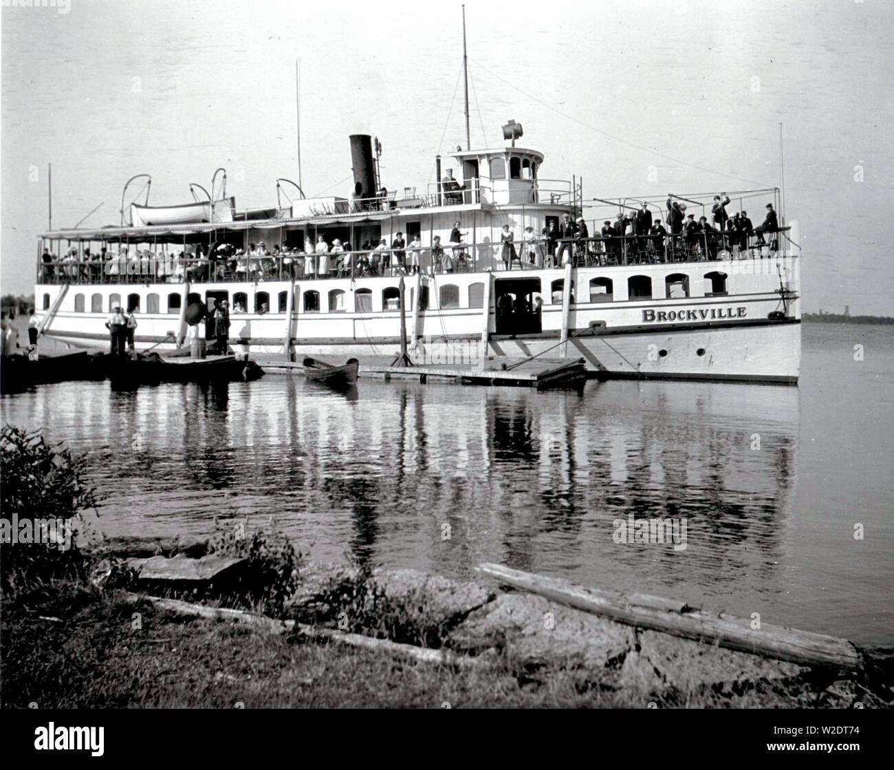 The Brockville, with many people on board. This photograph was taken on 9 July 1908, possibly at Massassauga Point, Prince Edward County, Ontario Stock Photo