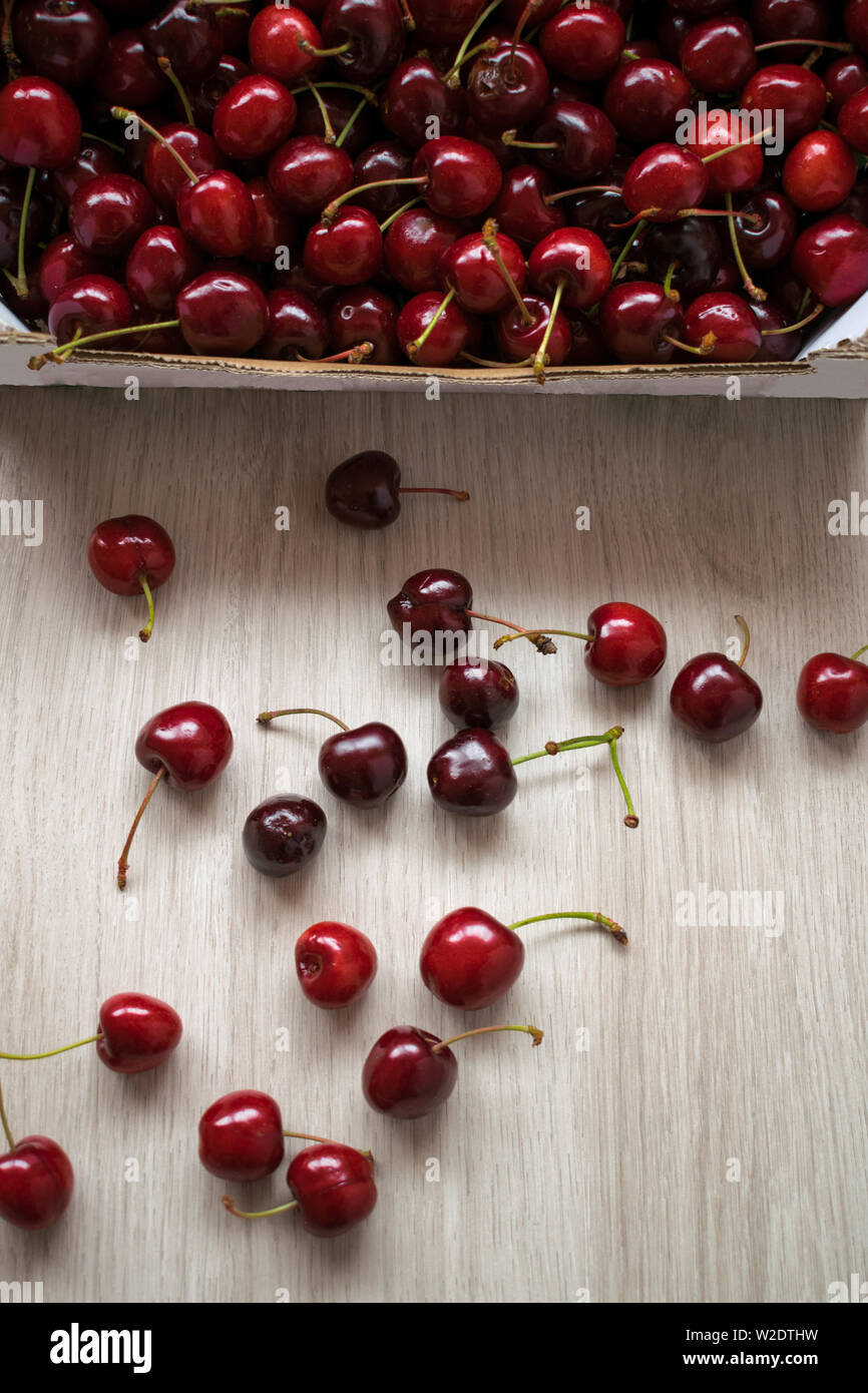 Box cherries hi-res stock photography and images - Alamy