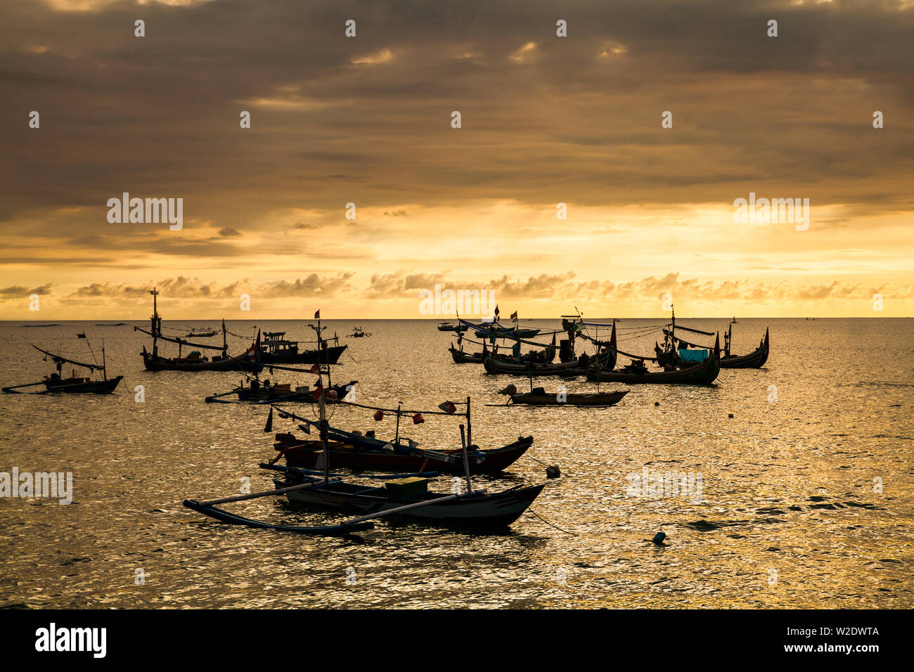 Bali sunset on the beach hi-res stock photography and images - Alamy