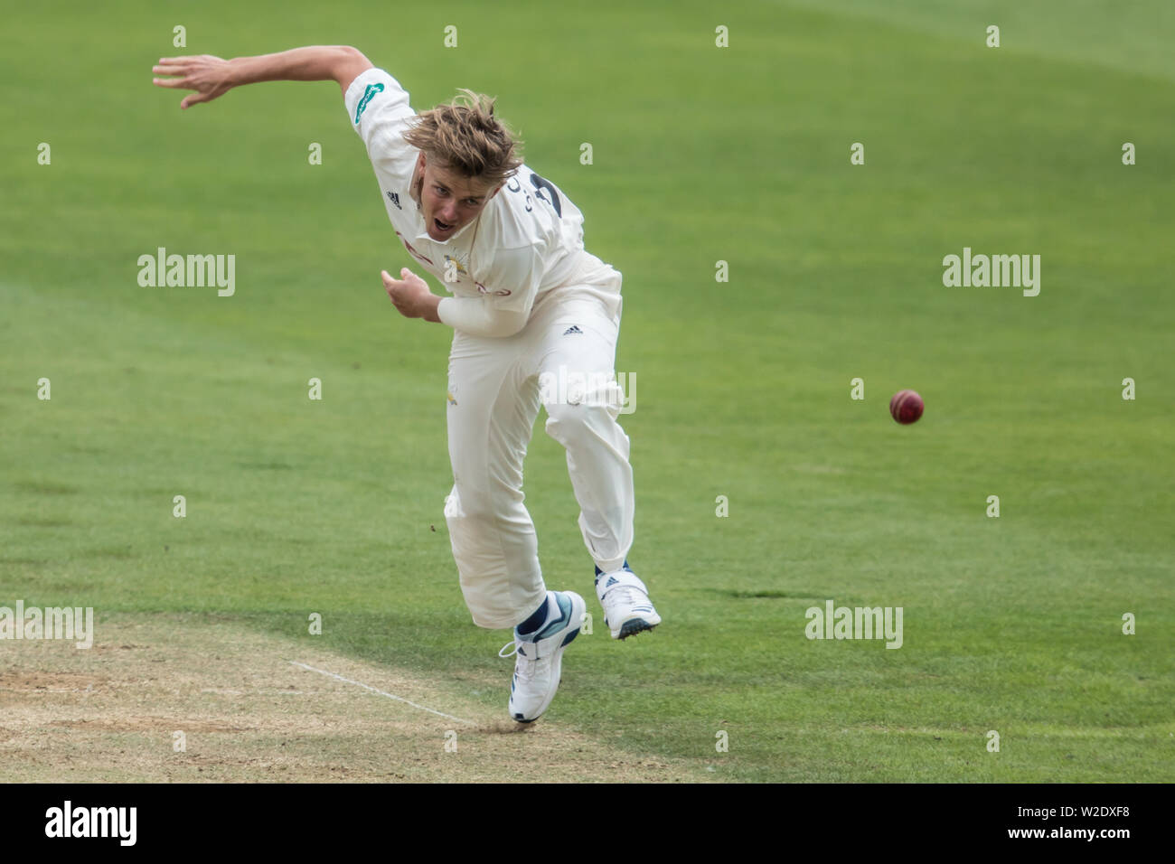 London, UK. 8th July, 2019. Sam Curran bowling for Surrey against Kent on day two of the Specsavers County Championship game at the Oval. Credit: David Rowe/Alamy Live News Stock Photo