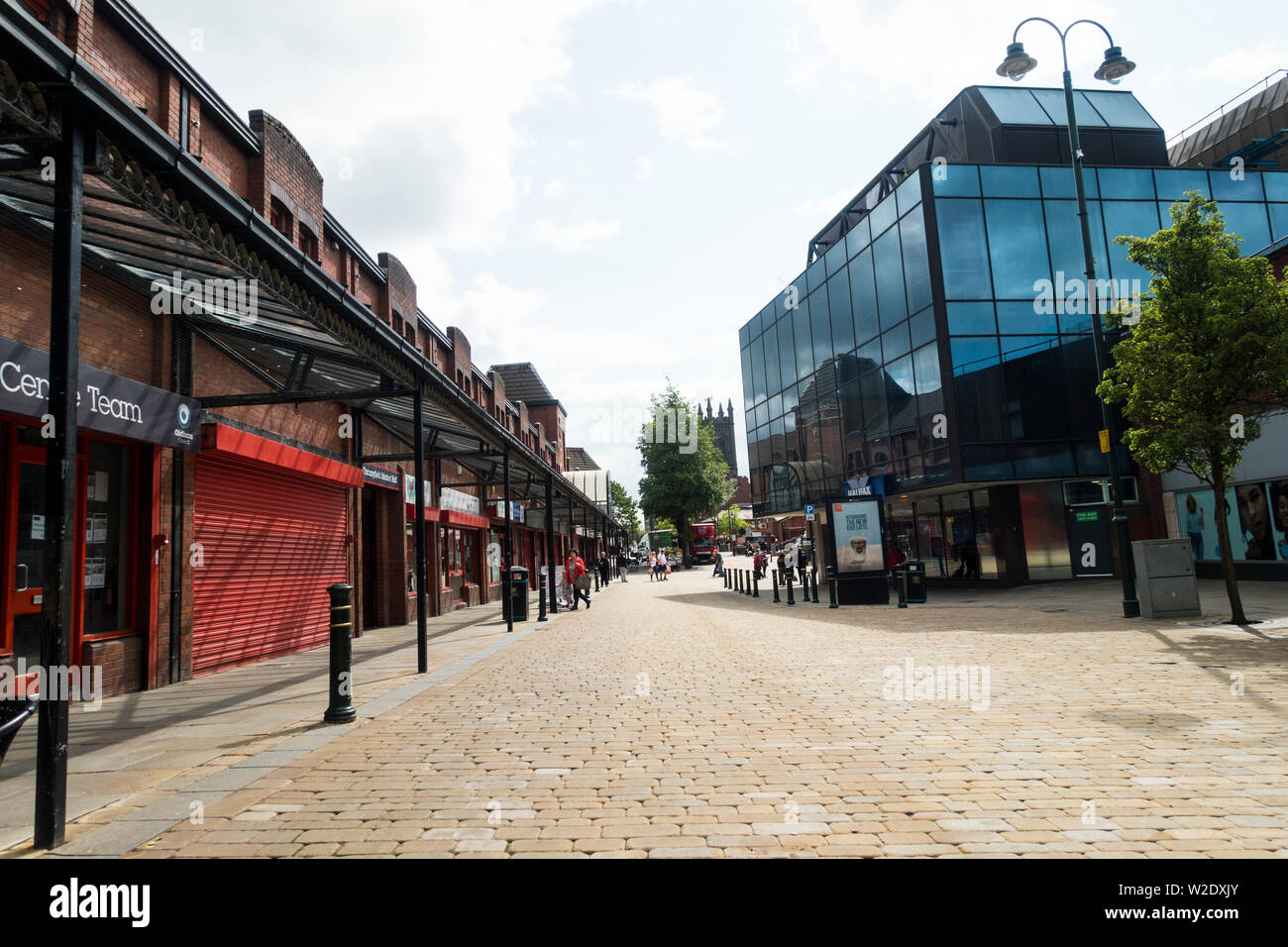 travel agents oldham town centre