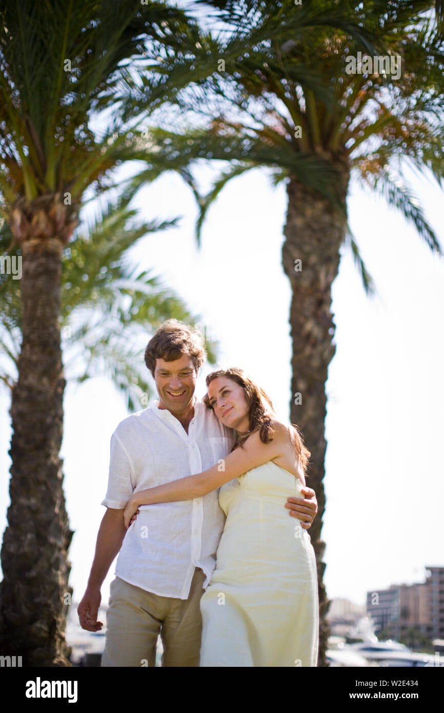Couple with arms around each other hi-res stock photography and images ...