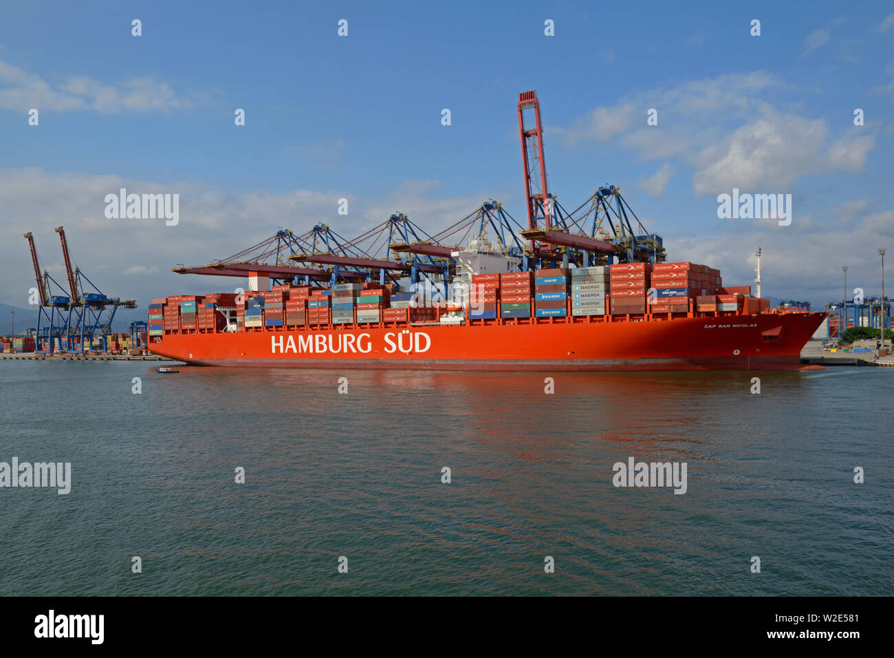 santos, sao paulo/brazil - january 20, 2014: the containership cap san nicolas (imo 9622203) loading and discharging cargo at brasil tecon container t Stock Photo
