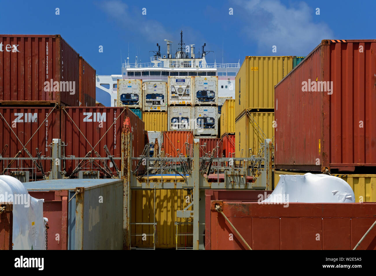 https://c8.alamy.com/comp/W2E5A5/south-atlantic-ocean-international-waters-january-14-2014-view-onto-containers-stowed-on-deck-of-the-container-vessel-msc-alessia-imo-no-9225653-W2E5A5.jpg