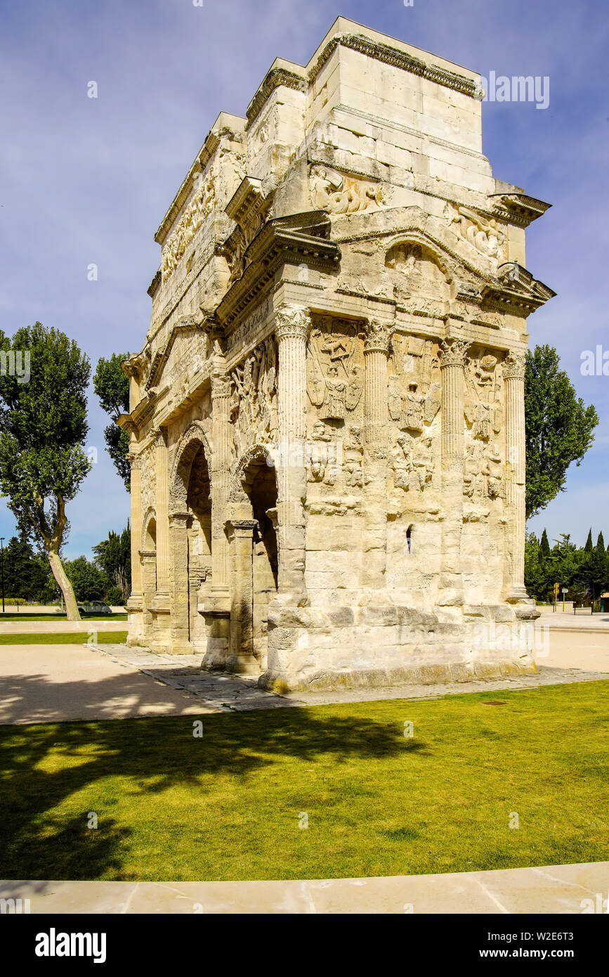 The Triumphal Arch of Orange built to honor the veterans of the Gallic Wars and Legio II Augusta. (emperor Augustus (27 BC–AD 14), France. Stock Photo