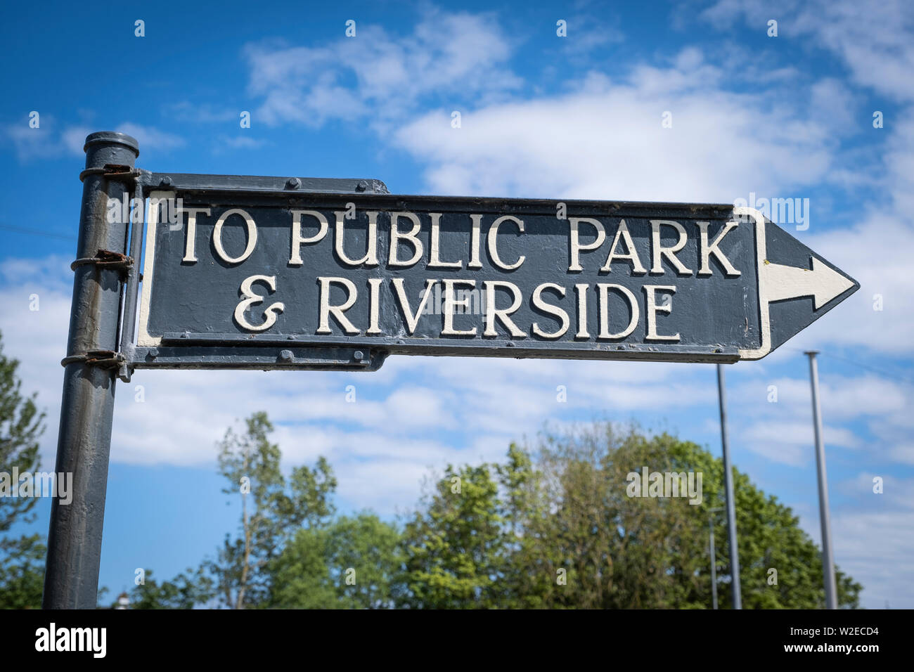 Signpost pointing the way to Coronation Park and The Riverside, Berwick ...
