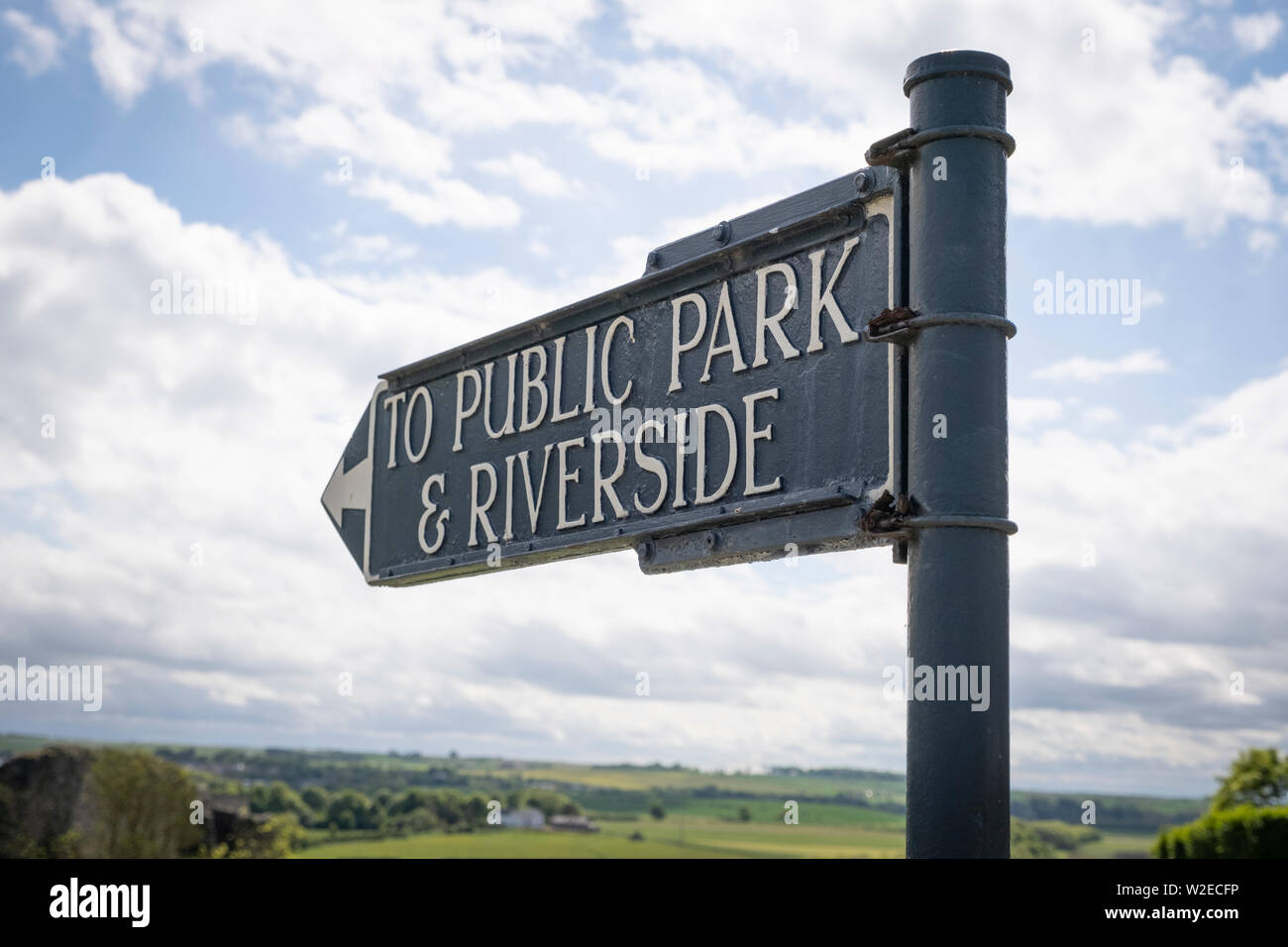 Signpost pointing the way to Coronation Park and The Riverside, Berwick ...