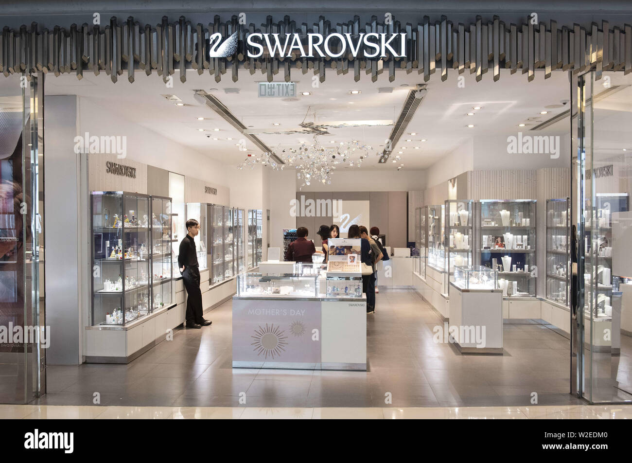 Hong Kong, China. 9th May, 2019. Austrian jewelry producer and luxury brand Swarovski  store seen in Hong Kong. Credit: Budrul Chukrut/SOPA Images/ZUMA Wire/Alamy  Live News Stock Photo - Alamy