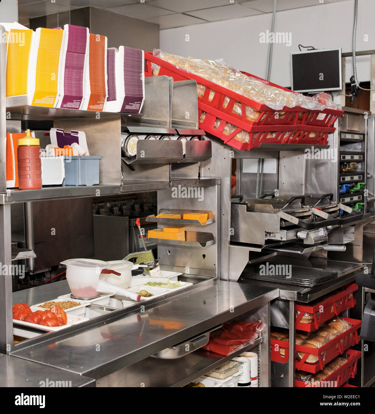 Commercial Kitchen Of A Fast Food Restaurant Stock Photo Alamy commercial-kitchen-of-a-fast-food-restaurant-stock-photo-alamy