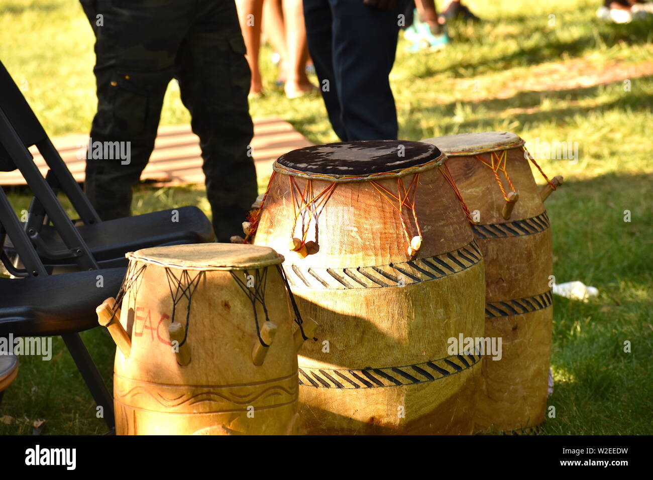 African drums hi-res stock photography and images - Alamy