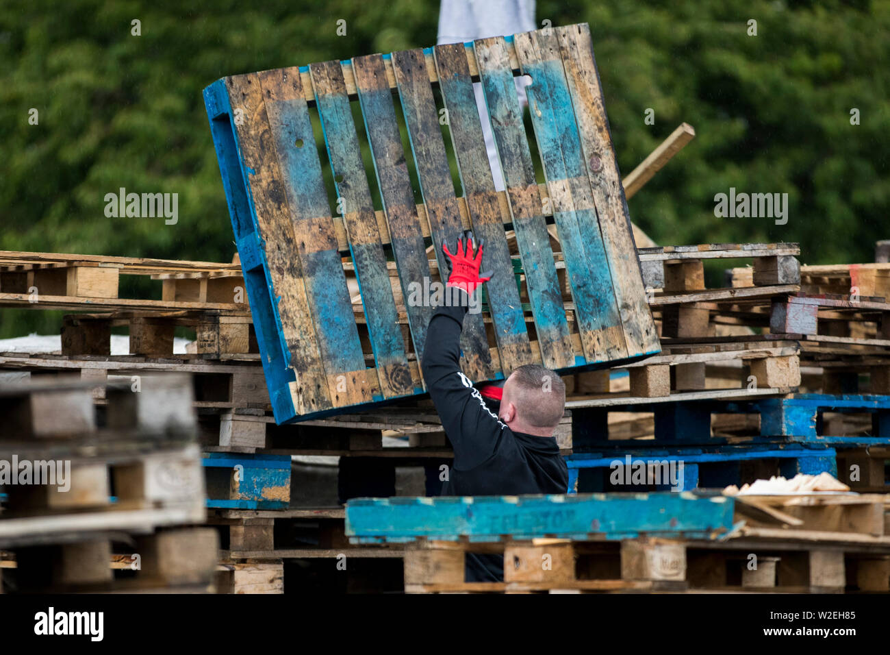 Wooden pallet bonfire belfast hires stock photography and images Alamy