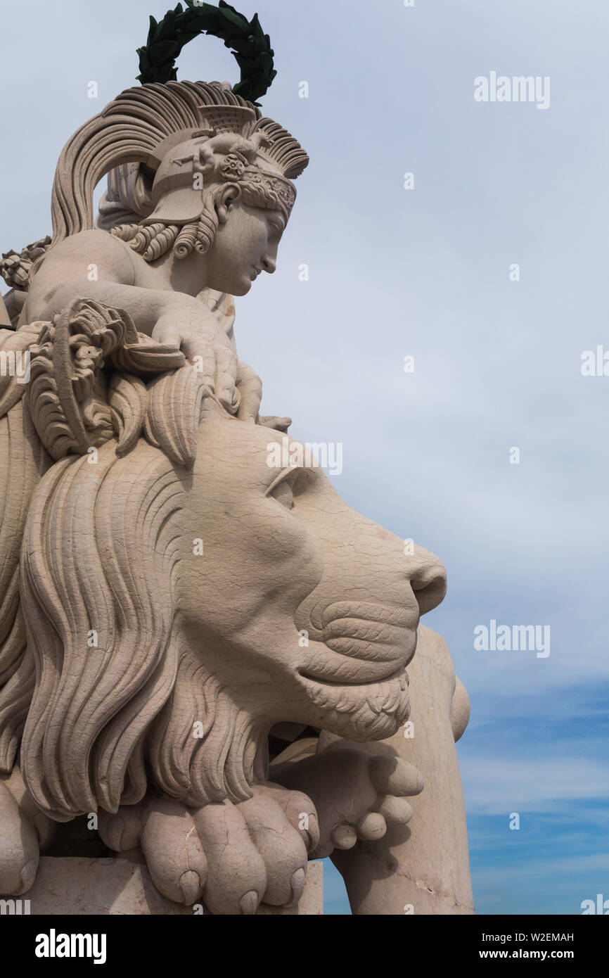 Sculpted head of a lion hi-res stock photography and images - Alamy