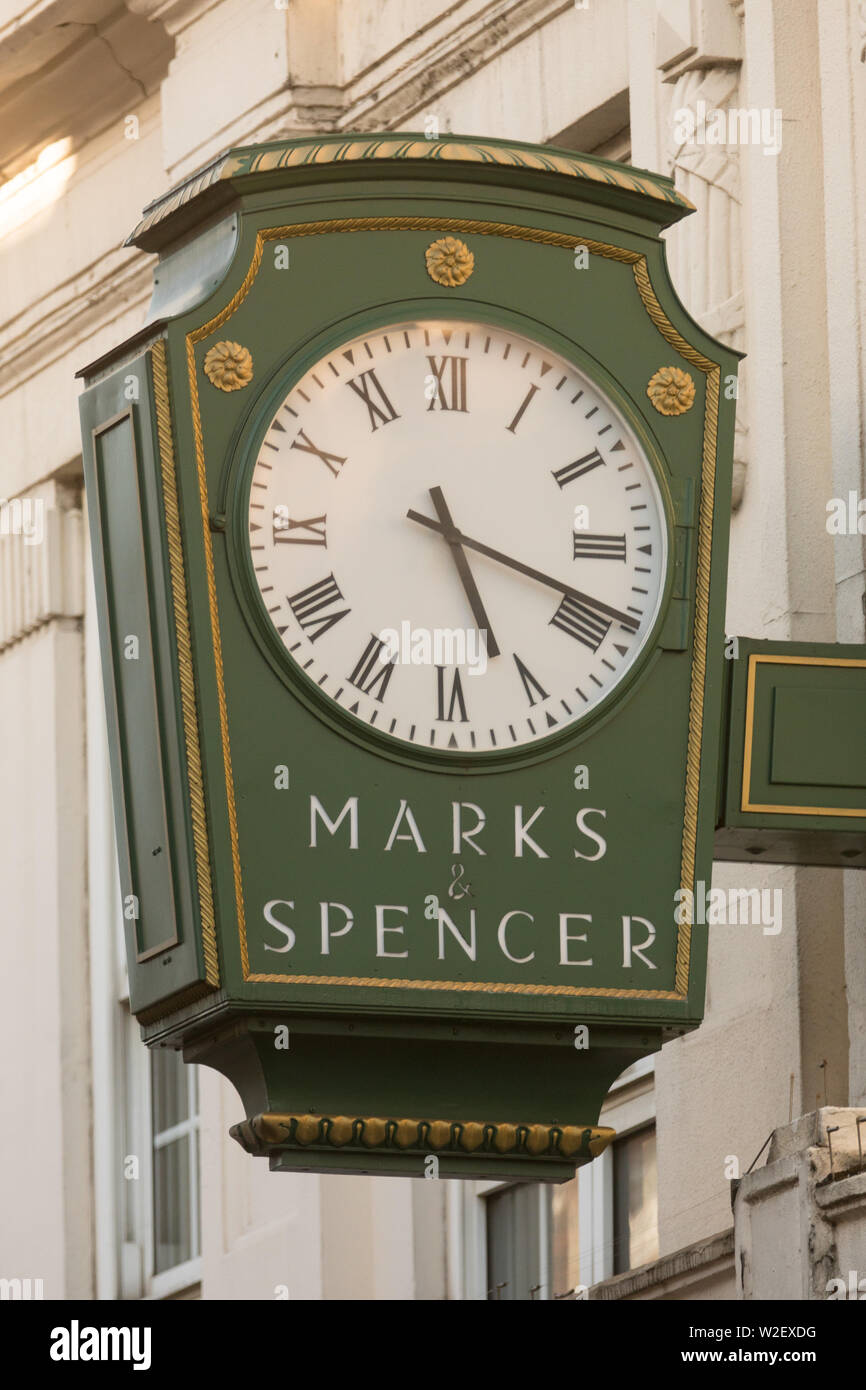 Marks and spencer clock hires stock photography and images Alamy
