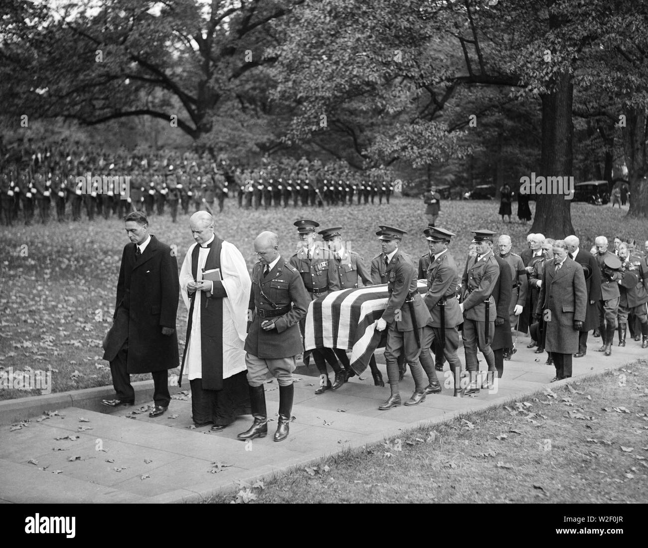 Taps sound for famous general. An impressive military funeral marked the  last rites for General Tasker N. Bliss, war-time Chief of Staff, held at  Arlington National Cemetary ca. 1930 Stock Photo -