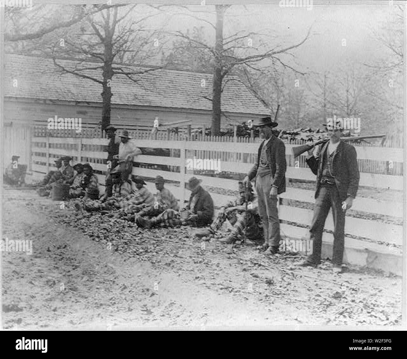 Chain gang prisoners and guards Thomasville Stock Photo Alamy