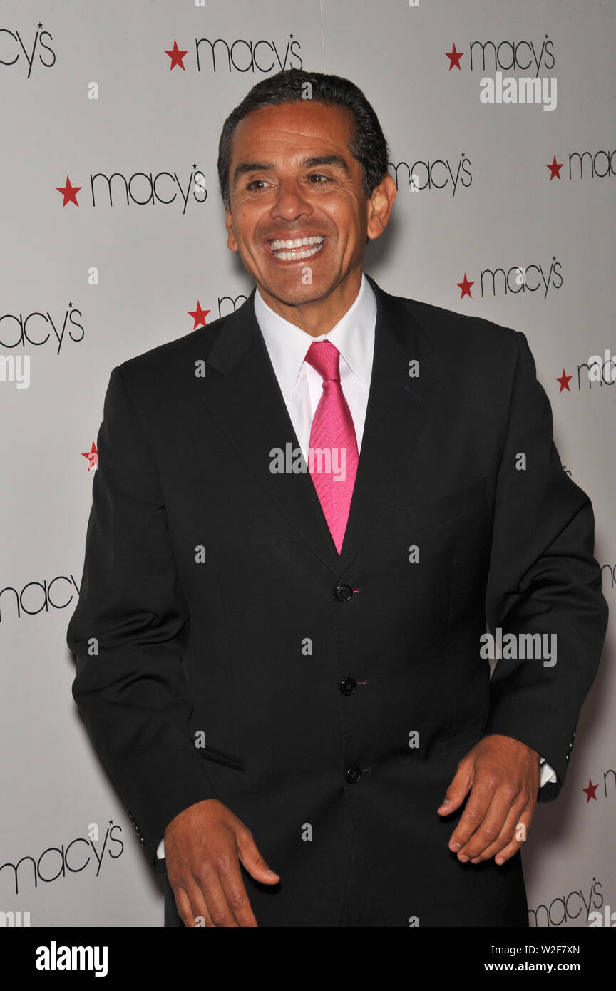 LOS ANGELES, CA. September 16, 2010 Los Angeles Mayor Antonio