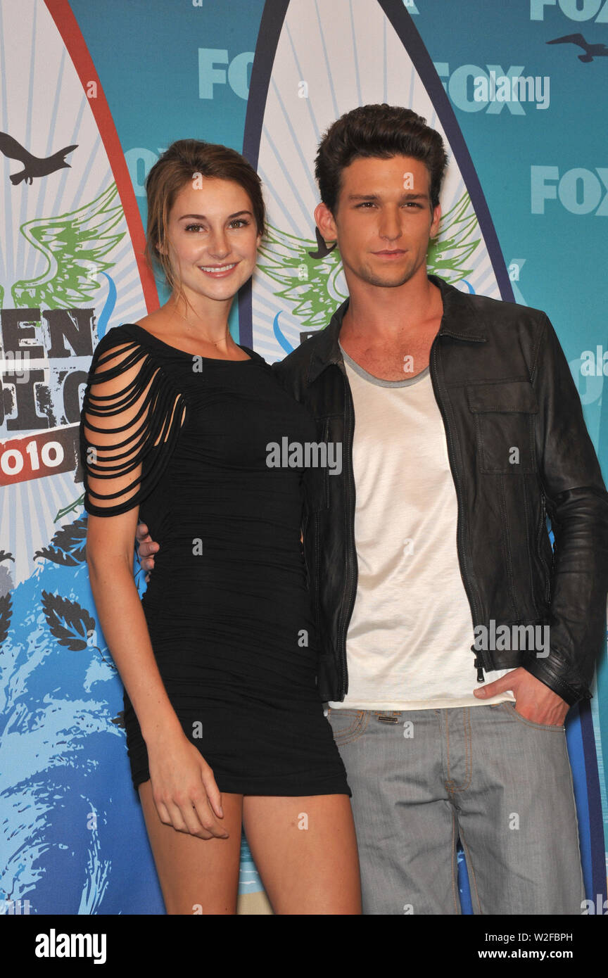 LOS ANGELES, CA. August 08, 2010: Shailene Woodley & Daren Kagasoff at the 2010 Teen Choice Awards at the Gibson Amphitheatre, Universal Studios, Hollywood, CA. © 2010 Paul Smith / Featureflash Stock Photo