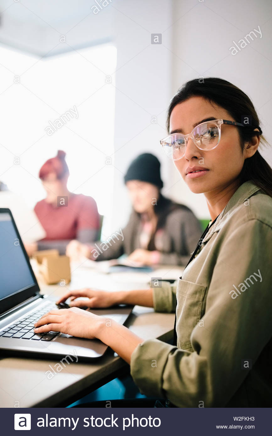 Computer coding woman hi-res stock photography and images - Alamy