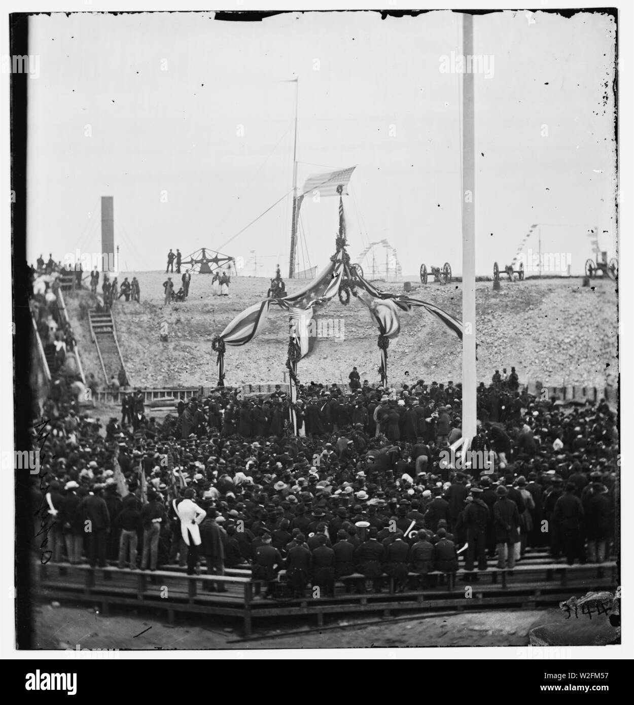 Charleston, South Carolina. Flag-raising ceremony at Fort Sumter. (Generals Robert Anderson and Quincy A. Gillmore near the center of the photo preparing to raise the flag.) Stock Photo
