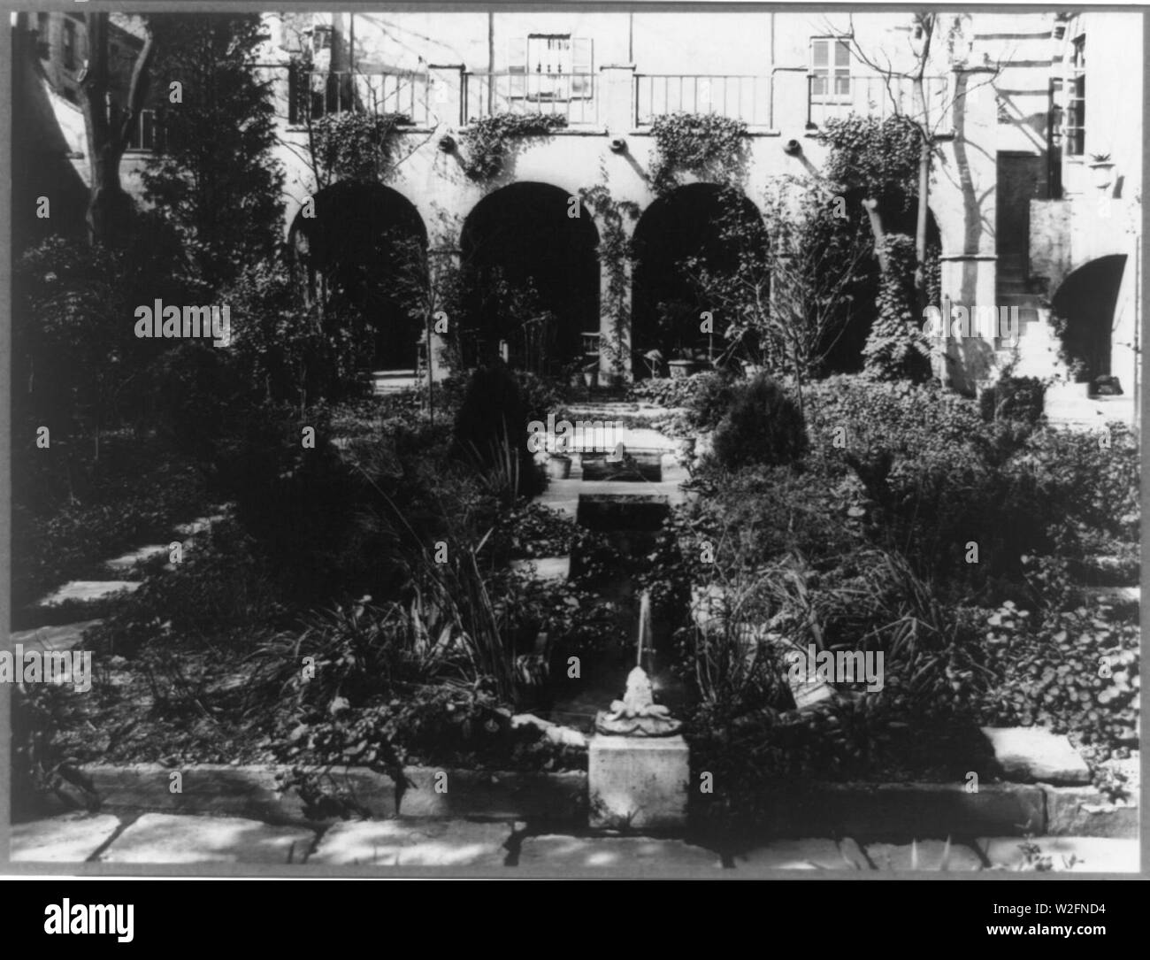 Charlotte Hunnewell Sorchan house, Turtle Bay Gardens, 228 East 49th Street, New York, New York. Garden Stock Photo