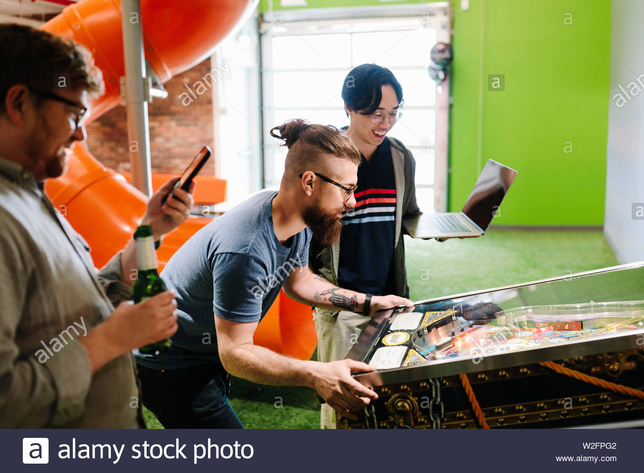 Men playing pinball hi-res stock photography and images - Alamy