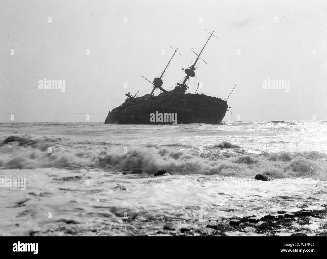 The British battleship H.M.S. Prince George with a blow after stranding for the Hondsbossche Seawall on December 28, 1921 Stock Photo