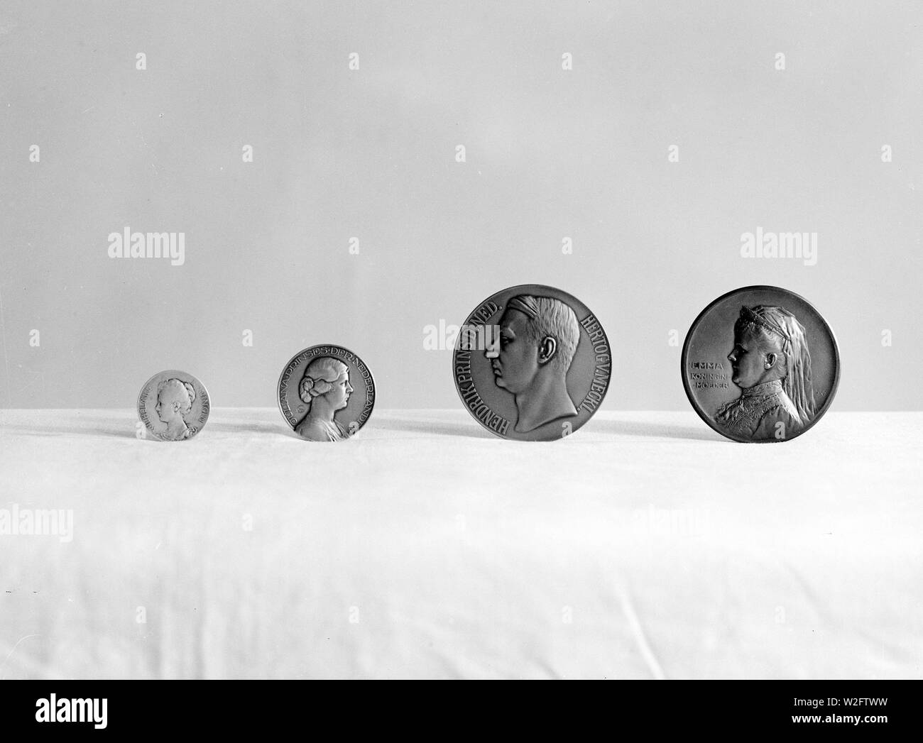 Four medals of honor with images and texts 'Queen Wilhelmina', 'Juliana princess of the Netherlands', 'Hendrik prince of the Netherlands, duke of Mecklenburg', 'Emma queen mother' Stock Photo