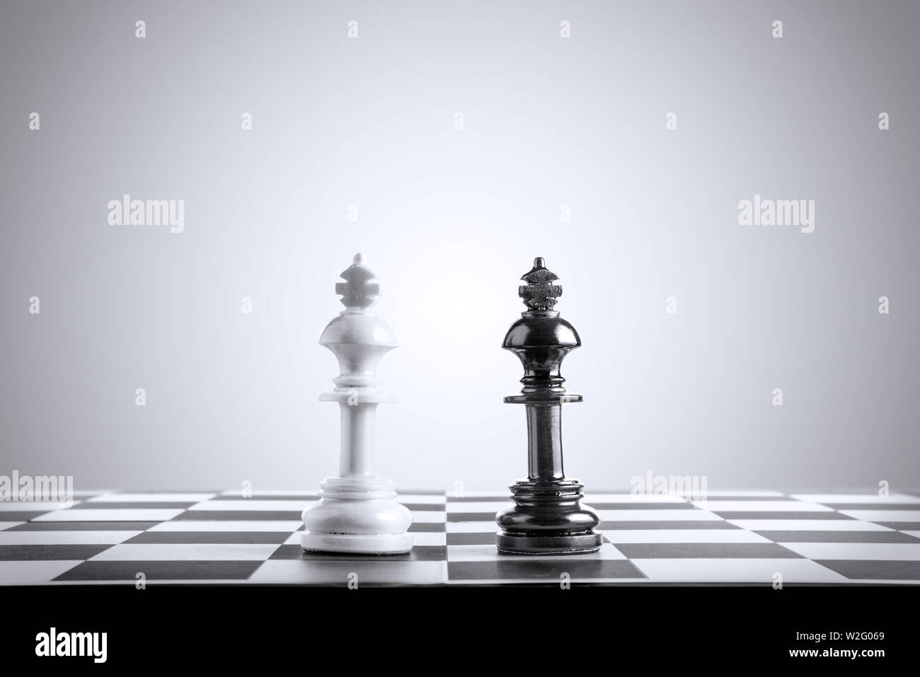 Black chess King piece on white background Stock Vector Image & Art - Alamy