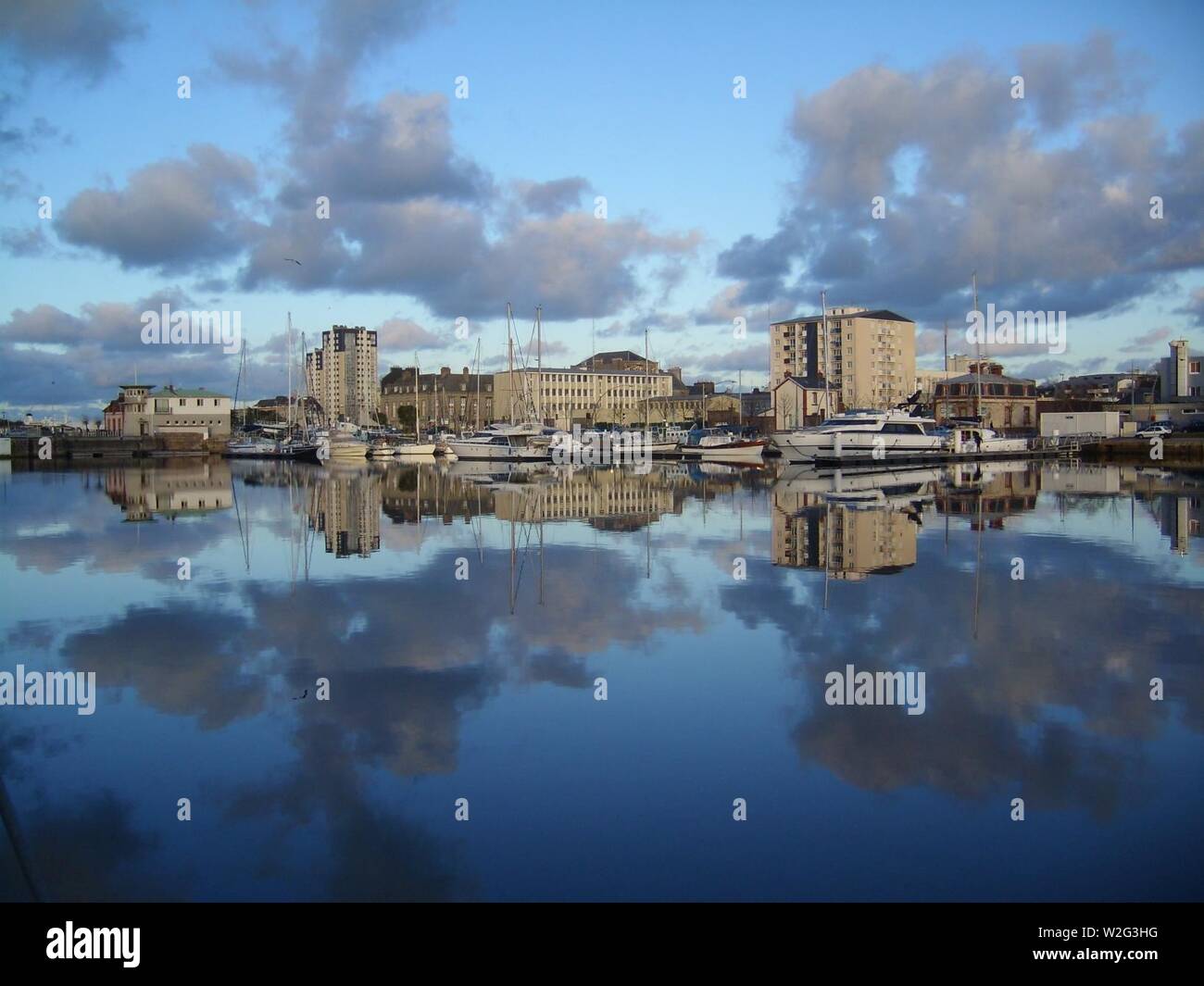 Cherbourg, Bassin de commerce sous le soleil d'hiver (1). Stock Photo