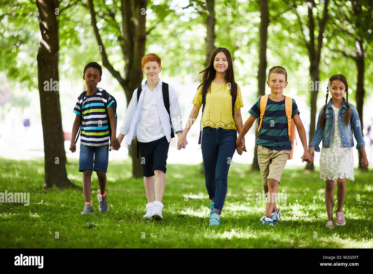 Boy and girl walking holding hands hi-res stock photography and images ...