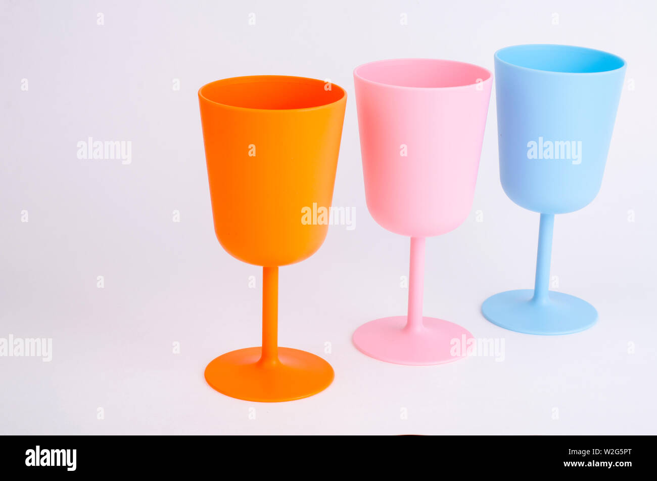 https://c8.alamy.com/comp/W2G5PT/colored-plastic-wine-glasses-on-white-background-W2G5PT.jpg