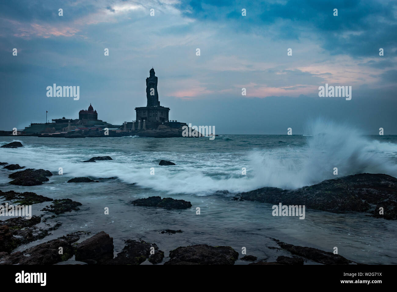 Vivekananda rock memorial and Thiruvalluvar statue image at kanyakumari