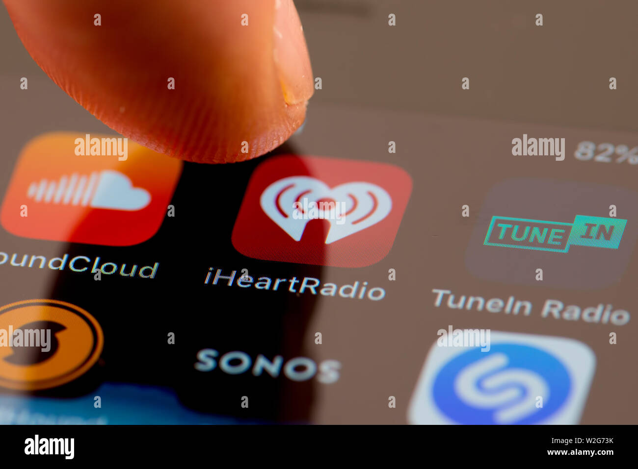 Apple iheartradio hi-res stock photography and images - Alamy