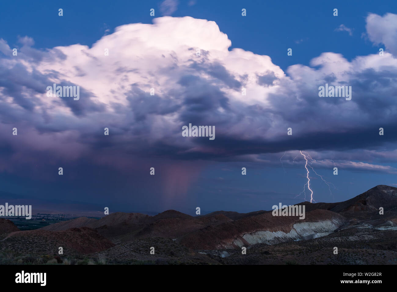 Lightning strike fire hi-res stock photography and images - Alamy