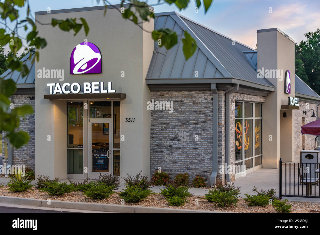 Taco Bell fast food Mexican restaurant in Snellville (Metro Atlanta), Georgia. (USA) Stock Photo